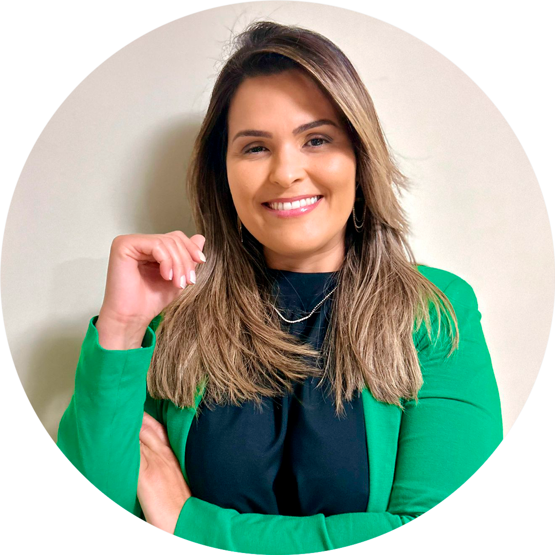 Foto profissional da enfermeira Luana Dias.
